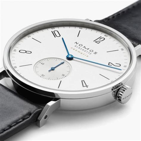 nomos glashütte tangente mit saphirglasboden